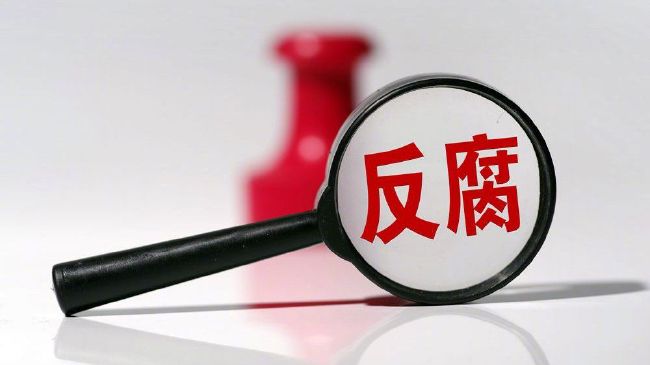 2021年，多特以8500万欧的价格将桑乔出售给曼联，球员在红魔周薪达到25万镑。